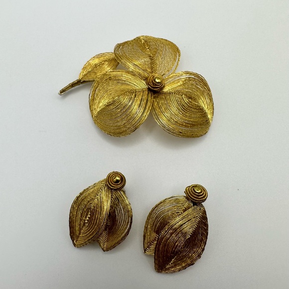 Rarely find Vintage Signed West Germany leaves clip earrings and brooch set - Picture 2 of 11
